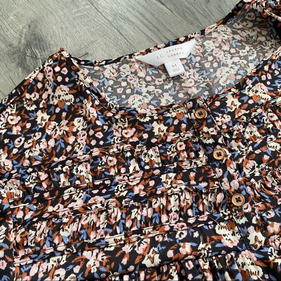 LC Lauren Conrad Flower Top - Picture 3 of 3